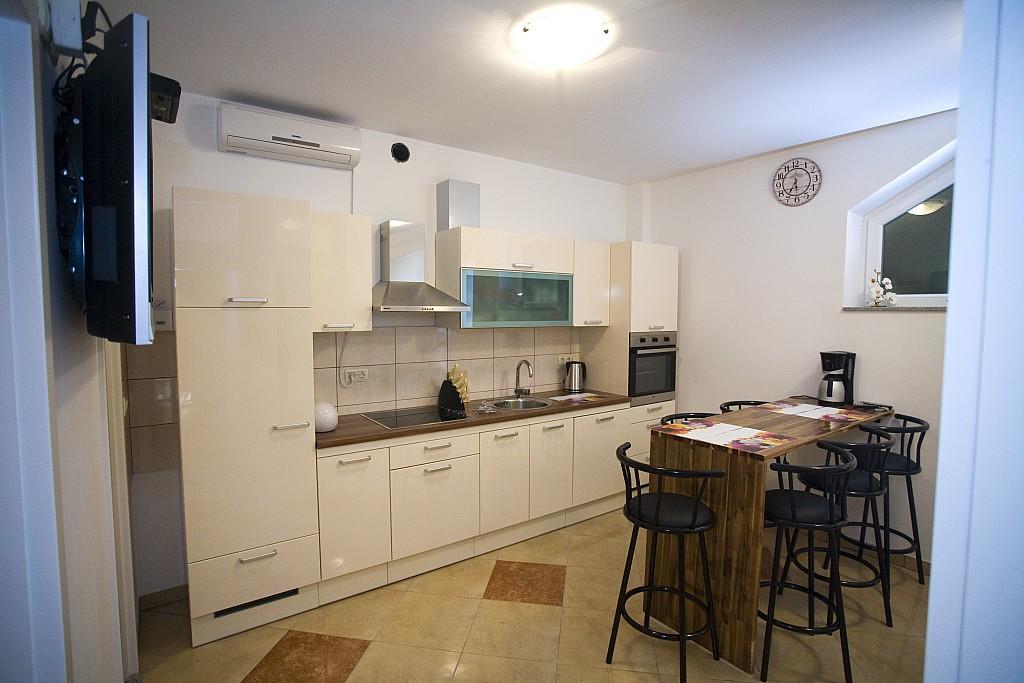 Apartments Rubic オミシュ 部屋 写真